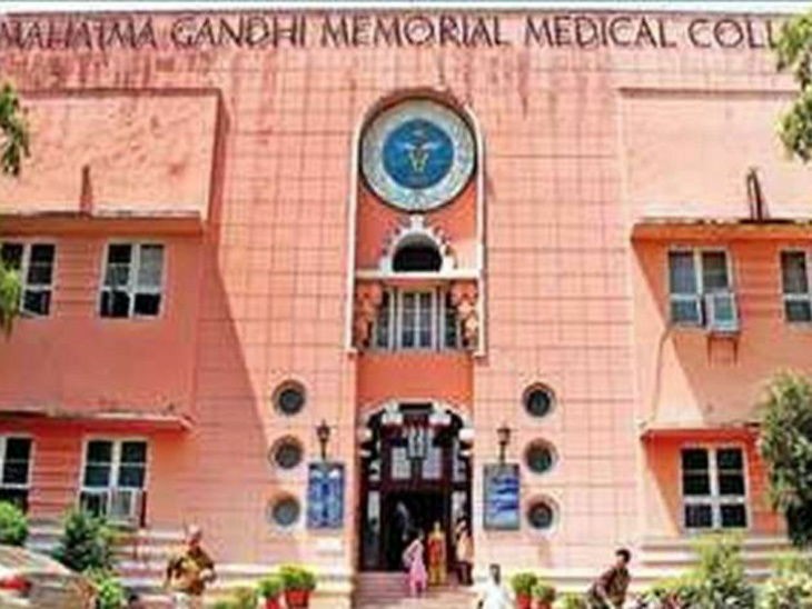 MGM मेडिकल कॉलेज में प्रोफेसर डॉ घन