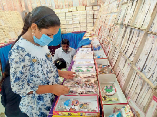 40% कम आई राखी, व्यापारी बोले-45 सा