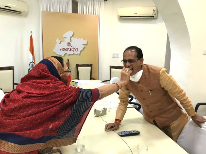 CM शिवराज ने पत्नी साधना सिंह के ना