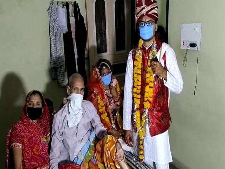 कैंसर पीड़ित पिता बाेले- जीते-जी बे