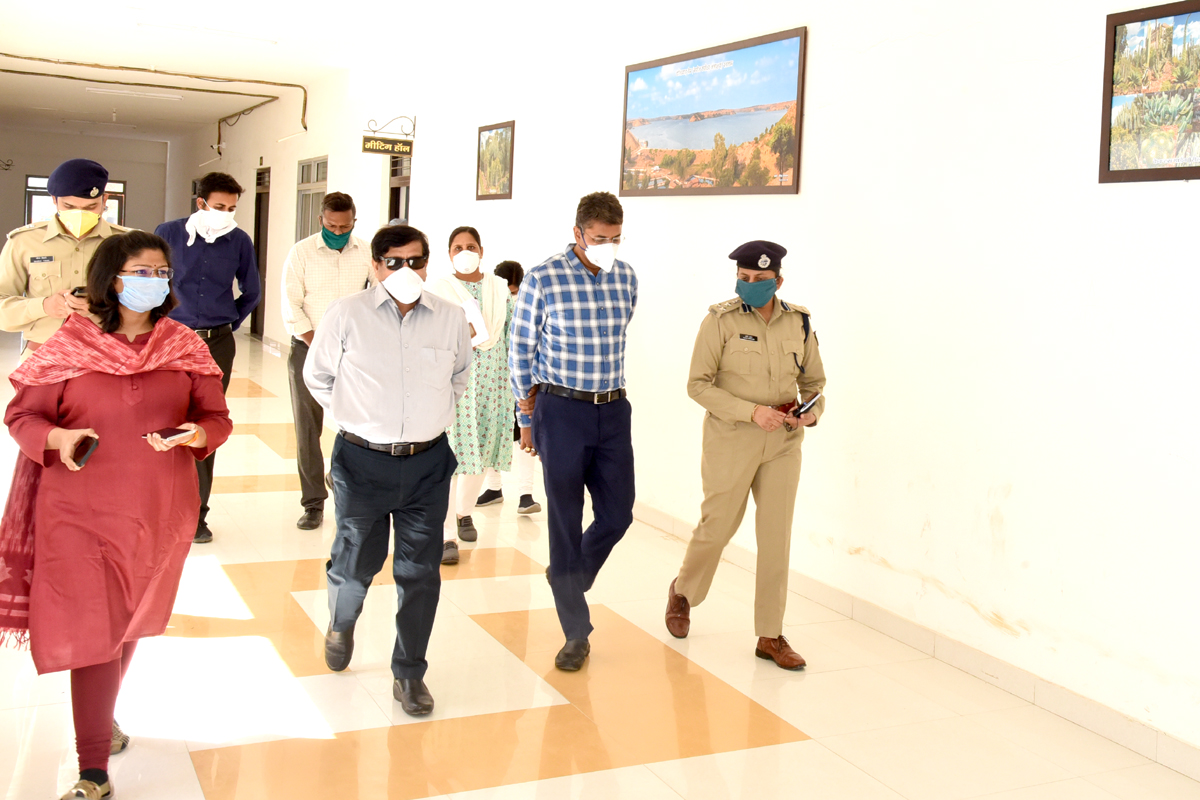 उज्जैन संभागायुक्त तथा आईजी पुलिस न