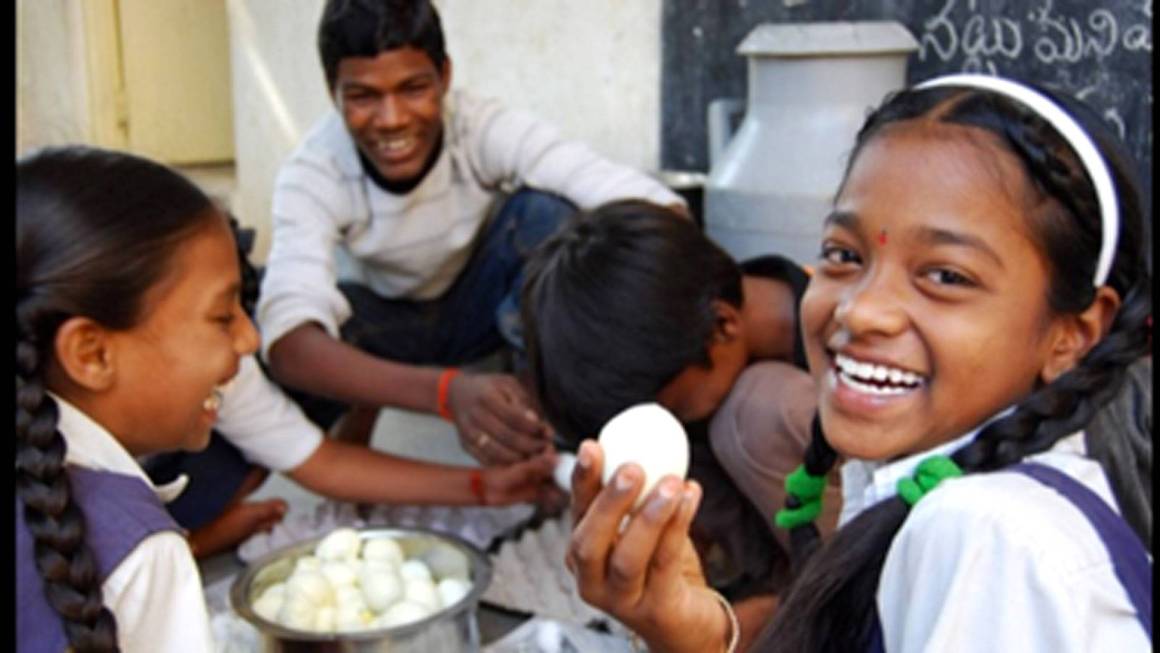 मप्र की आंगनवाड़ी में बच्चों को अंड