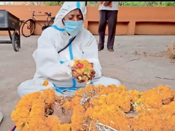 भाई को मुखाग्नि देने के 4 दिन बाद प