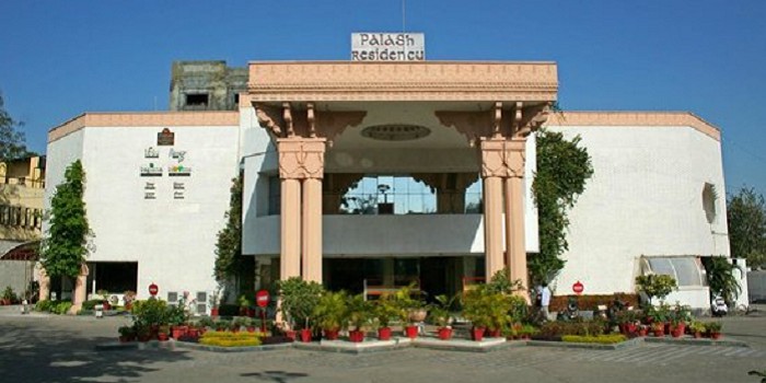भोपाल में रोज 5000 लोगों को खाना खि