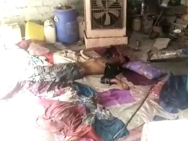 मकान की चद्दर ठोंकने के विवाद में प