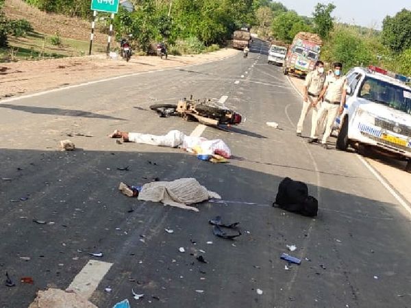 हाईवे पर ट्रक ने बाइक को मारी टक्कर