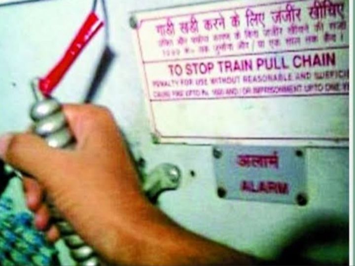 ट्रेन में लगी झपकी छूटा स्टेशन, जब 