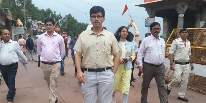 कोरोना के कारण शशांक मिश्रा IAS को 