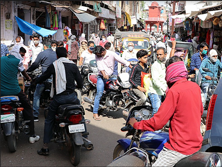 ऑरेंज-ग्रीन जोन में लोग नियमों का प