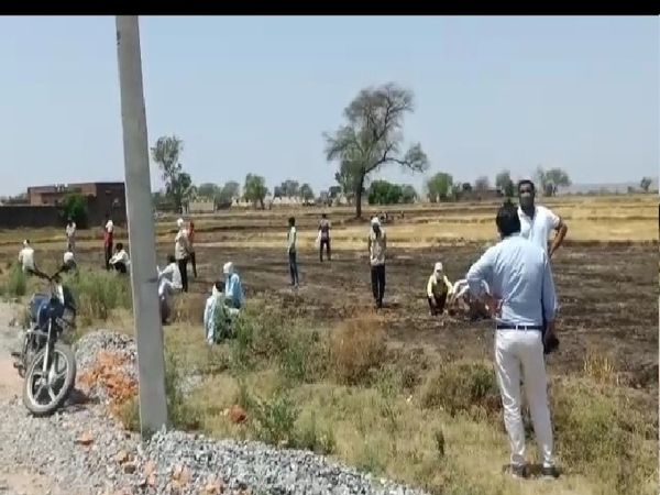 ग्वालियर के ईटमा गांव में एक दिन मे