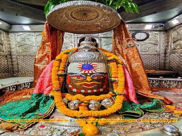 दानदाता के गर्भ गृह की देहरी तक पहु