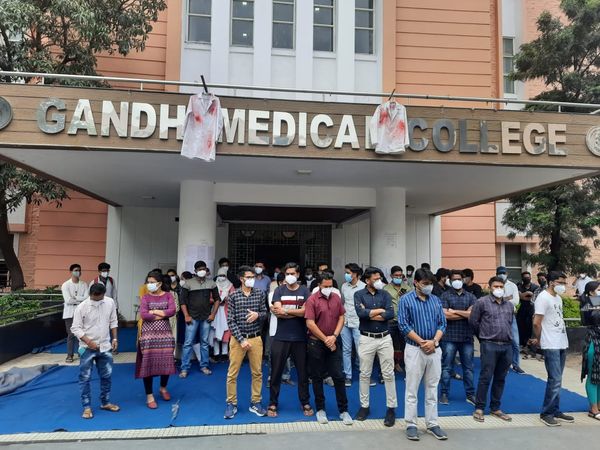 GMC ने हड़ताली डॉक्टरों से कहा- खाल
