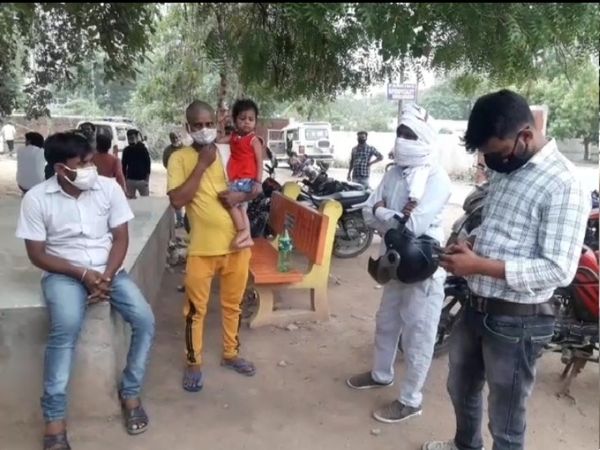 बेटा-बेटी छत पर सोने गए तो रात में 
