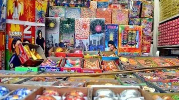 प्रदेश में पटाखों पर देवी-देवताओं क