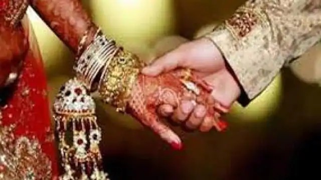 कोरोना के चलते पति ने बनाई सोशल डिस