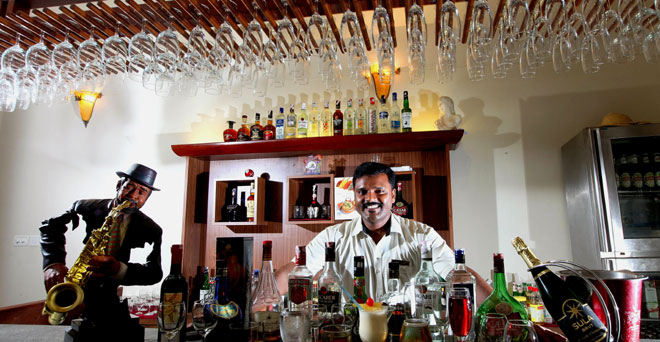 शिवराज चाहते हैं शराब बिके, ठेकेदार