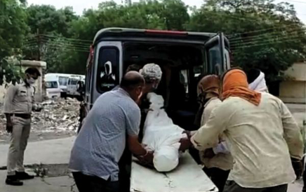 शराब बेचने के शक में 50 वर्षीय व्यक