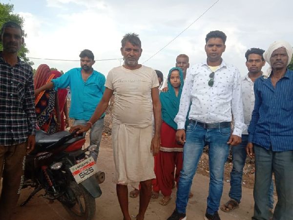 जिस गांव में 1% लाेग भी साक्षर नहीं