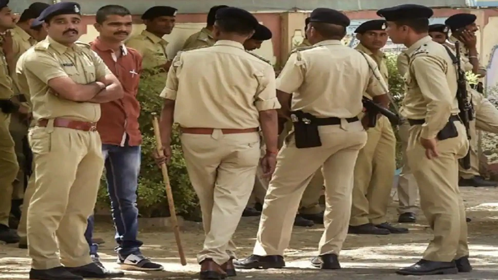 युवती ने छेड़छाड़ का विरोध किया तो 