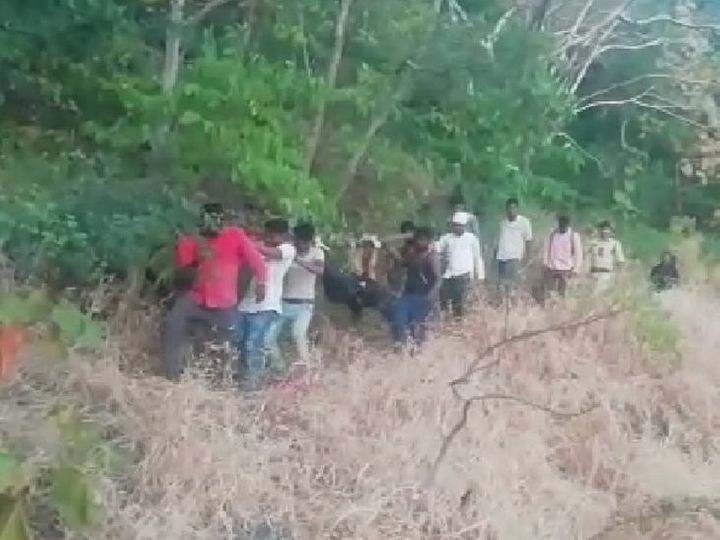 जामघाट के पास 500 फीट गहरी खाई में 