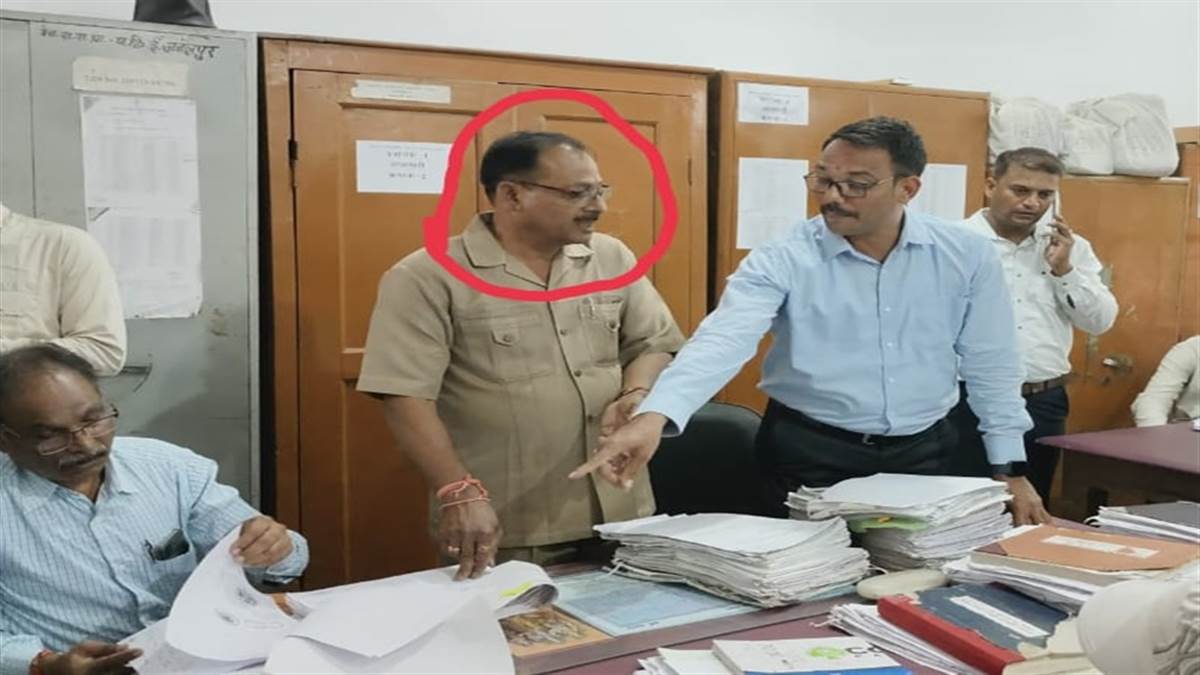 ग्रामीण अनुविभागीय अधिकारी को पांच 