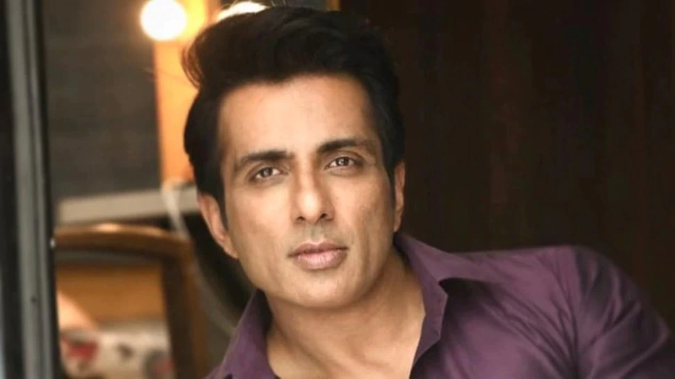 Sonu Sood के खिलाफ BMC ने दर्ज कराय