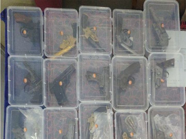 क्राइम ब्रांच ने बड़े अवैध हथियार त