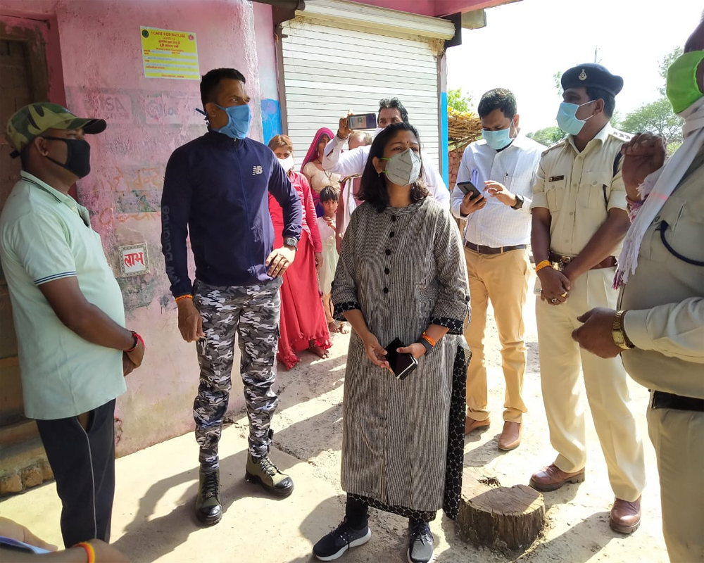 कलेक्टर श्रीमती रुचिका चौहान ने ग्र