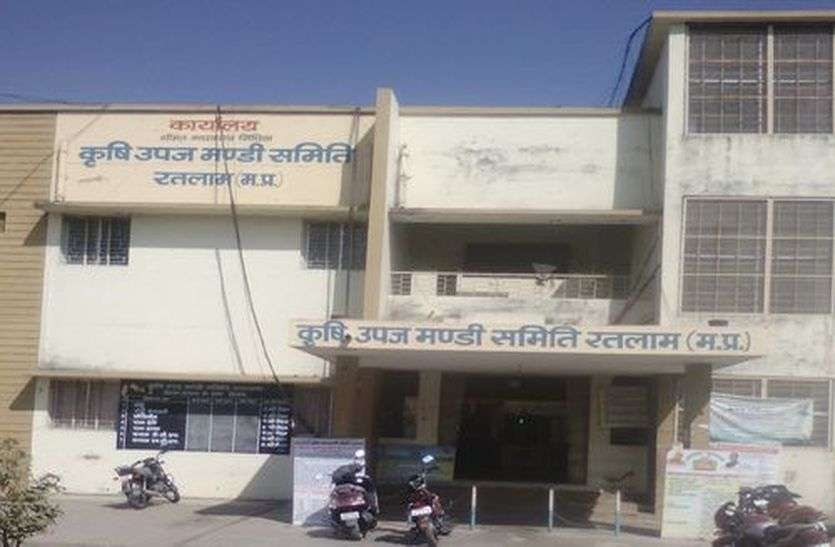 सैलाना बस स्टैंड स्थित सब्जी मंडी क