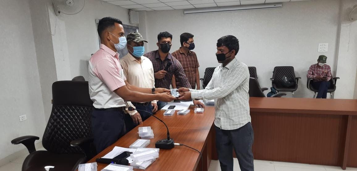लाखों रुपए के गुम हुए मोबाइल पुलिस 