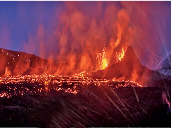 आइसलैंड में 800 साल बाद फटा ज्वालाम