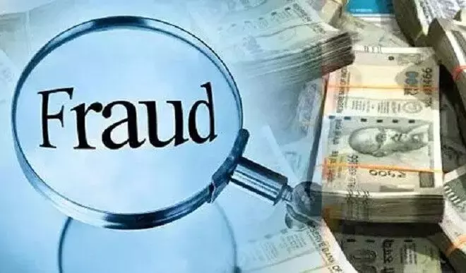 महिला अधिकारी से ट्रांसफर के नाम पर