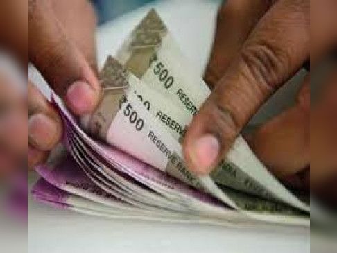 बिना सहमति के वेतन से काट लिए 25 हज