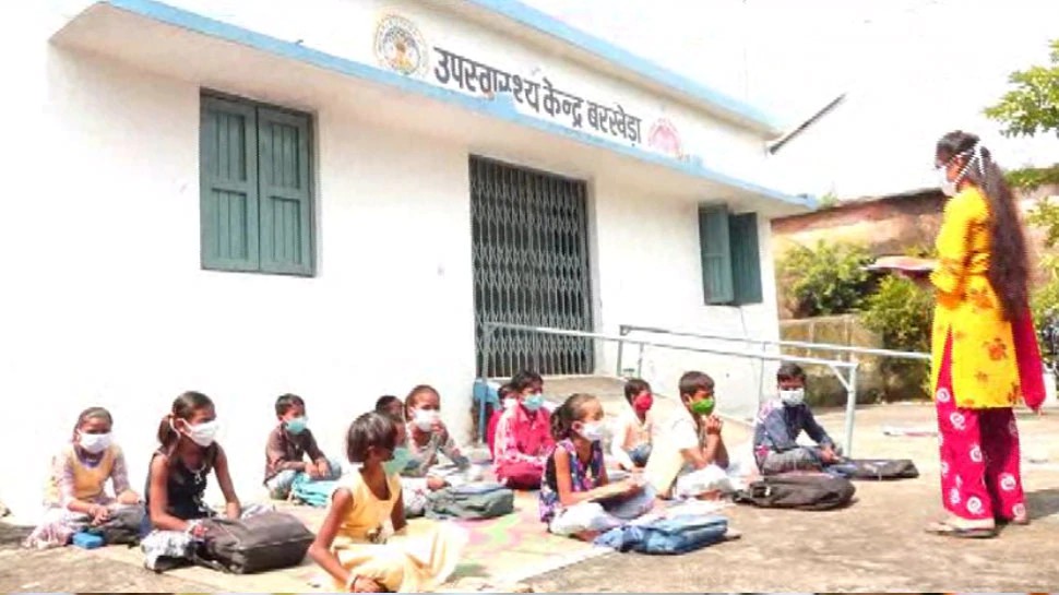 कोरोना में बंद हुए स्कूल तो आदिवासी