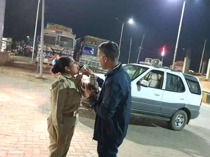 निवाड़ी की SP करवा चौथ पर बोरवेल में