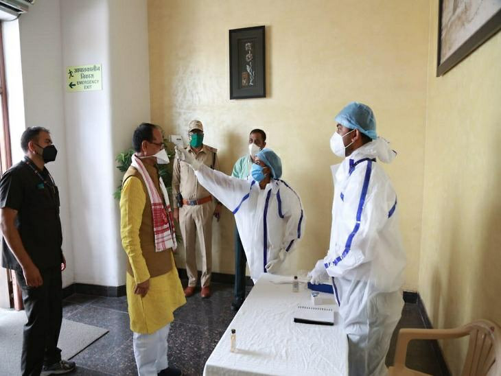 इंदौर में एयरपोर्ट पर शिवराज की थर्