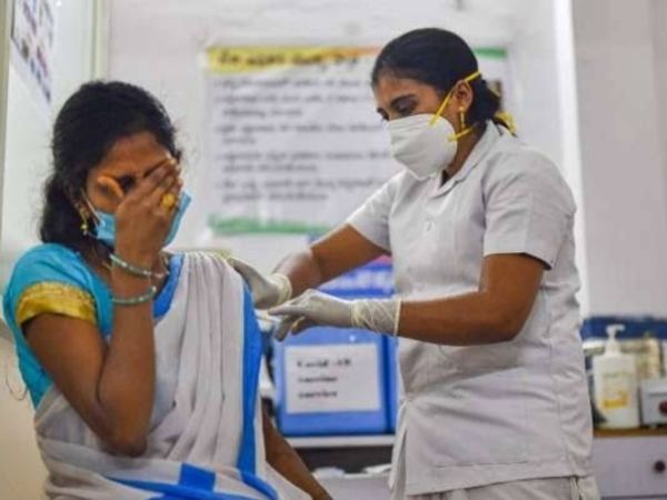 पुरुषों के मुकाबले 12% कम महिलाओं न