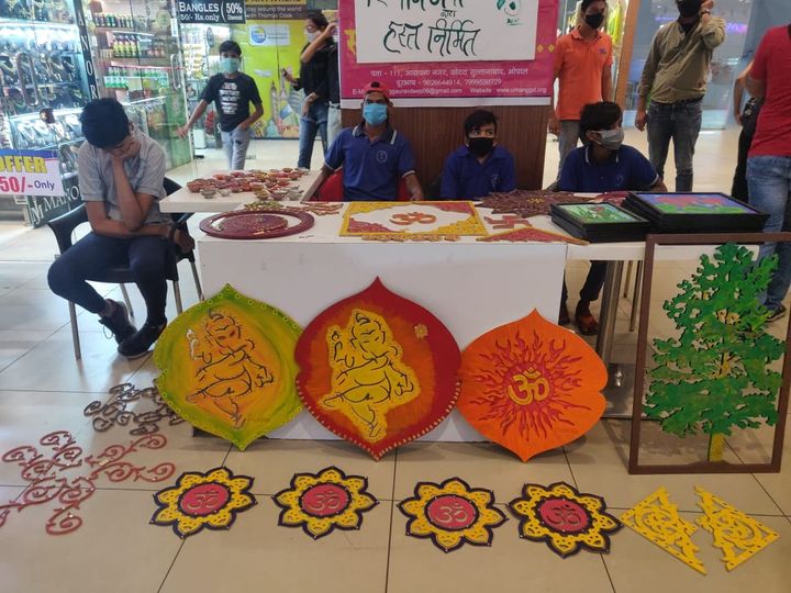 दिव्यांगों की मेहनत के दीपों से जगम