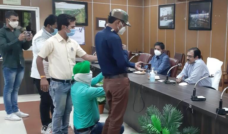 कोरोना की दूसरी लहर से निपटने के लि