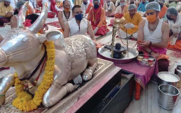 कोरोना संक्रमण रोकने के लिए बाबा के