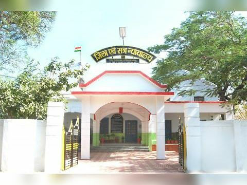 खंडवा जिला अदालत में एक और अफसर संक