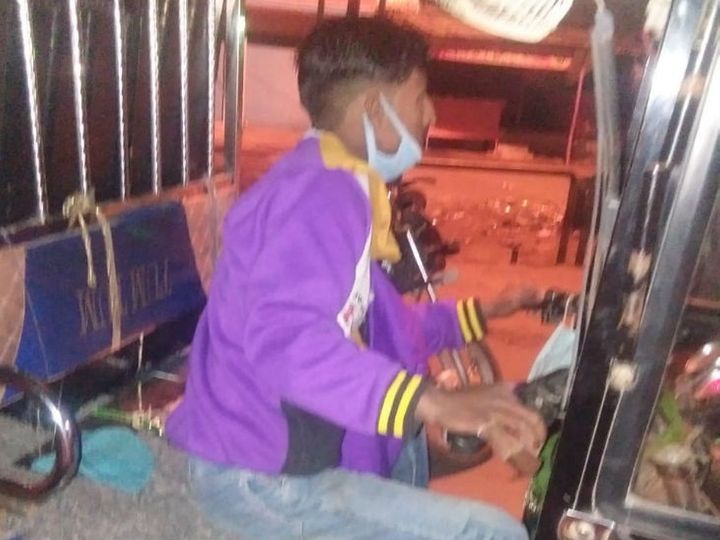 रात 1 बजे ऑटो में सवार लोगों को रोक