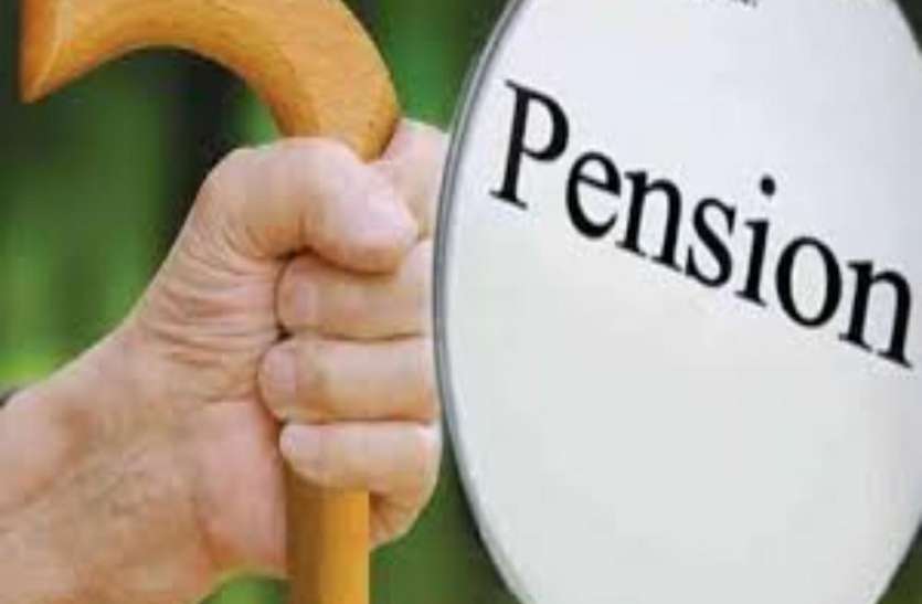 बैंक मित्रों ने पेंशन भुगतान घर-घर 