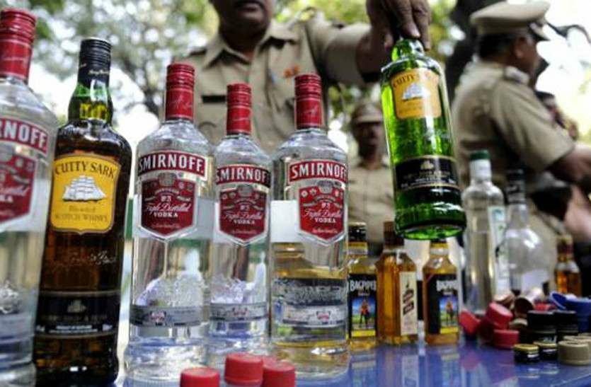 कलेक्टर से लेकर क्लर्क तक सब लगा दि