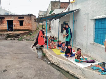 पालकाें के पास एंड्रॉयड फोन नहीं, श