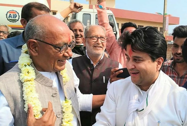 मध्यप्रदेश संकट: खानदानी है सिंधिया