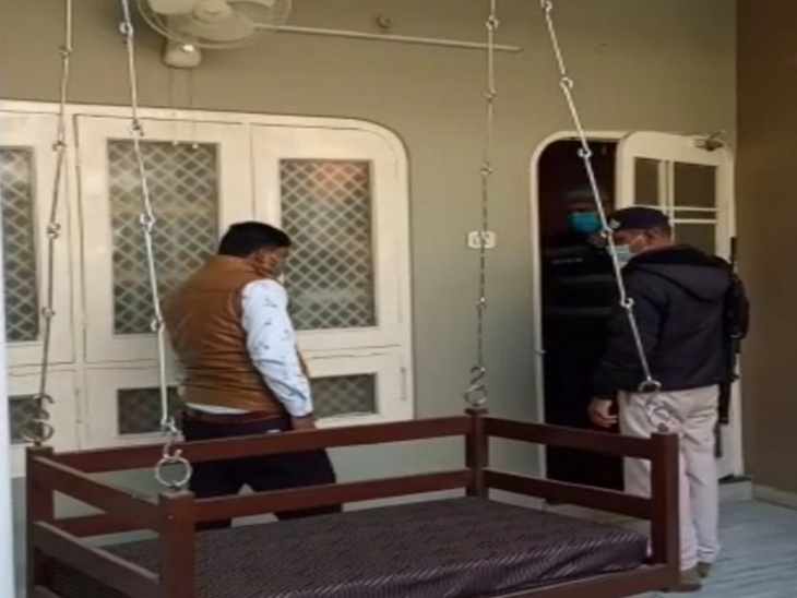पांच व्यापारी व बिल्डर के यहां आयकर