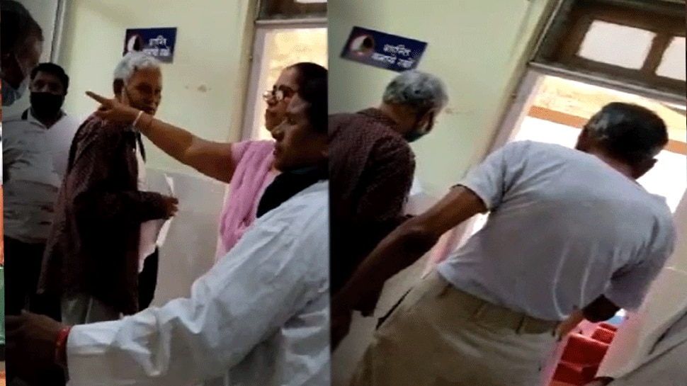 वैक्सीनेशन सेंटर पर बुजुर्गों से दु
