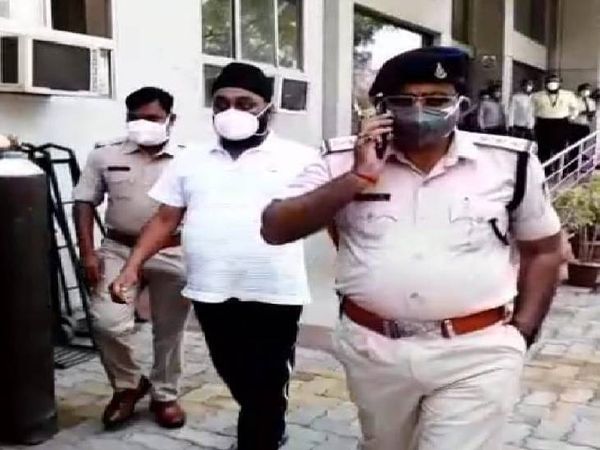 सिटी अस्पताल का डायरेक्टर भी गया जे