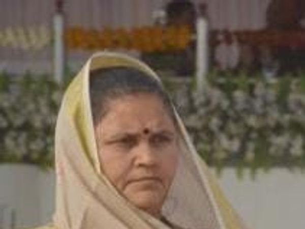 जिला पंचायत अध्यक्ष हसीनाबाई का निध